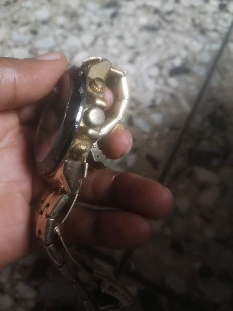 Gold wristwatch for men photo 4