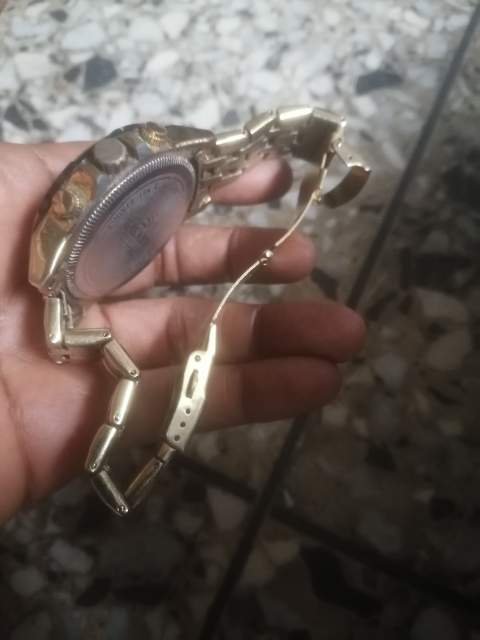 Gold wristwatch for men photo 3