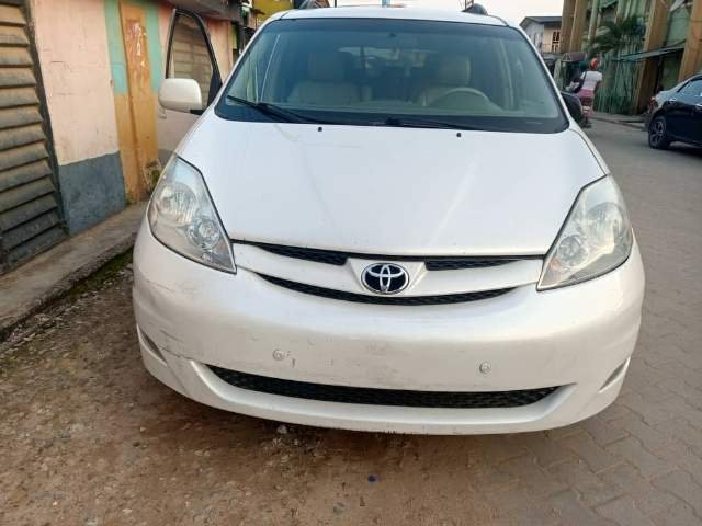 TOYOTA SIENNA 2007 photo 4
