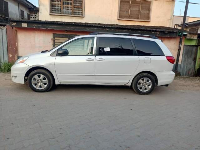TOYOTA SIENNA 2007 photo 1